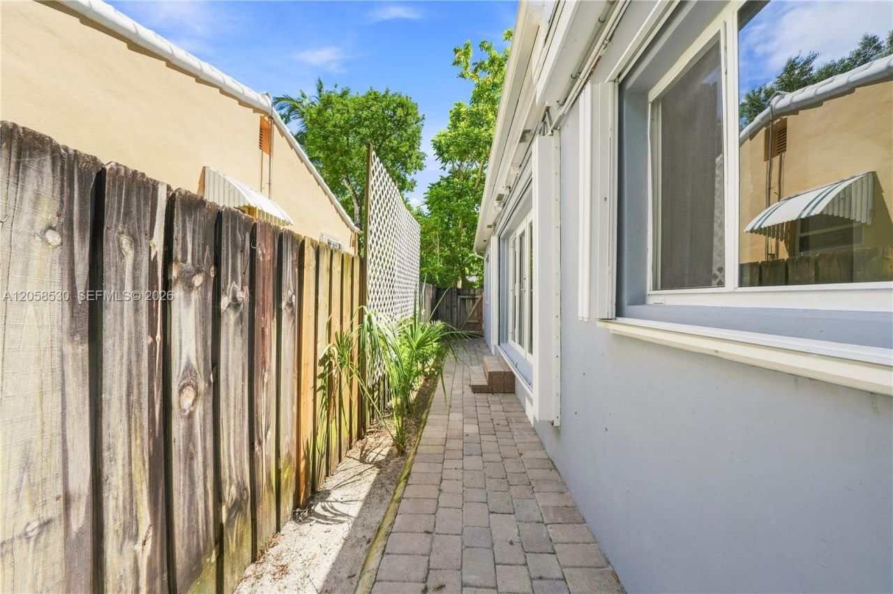 2301 Tequesta Ln, Unit 2301, Miami, FL 33133 Photo