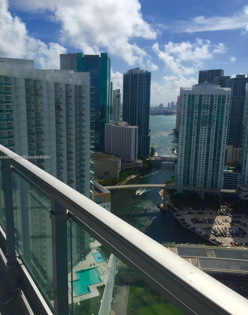 90 SW 3rd St, Unit 3910, Miami, FL 33130 Main Photo