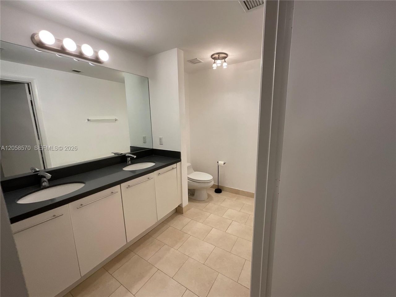 90 SW 3rd St, Unit 3910, Miami, FL 33130 Photo