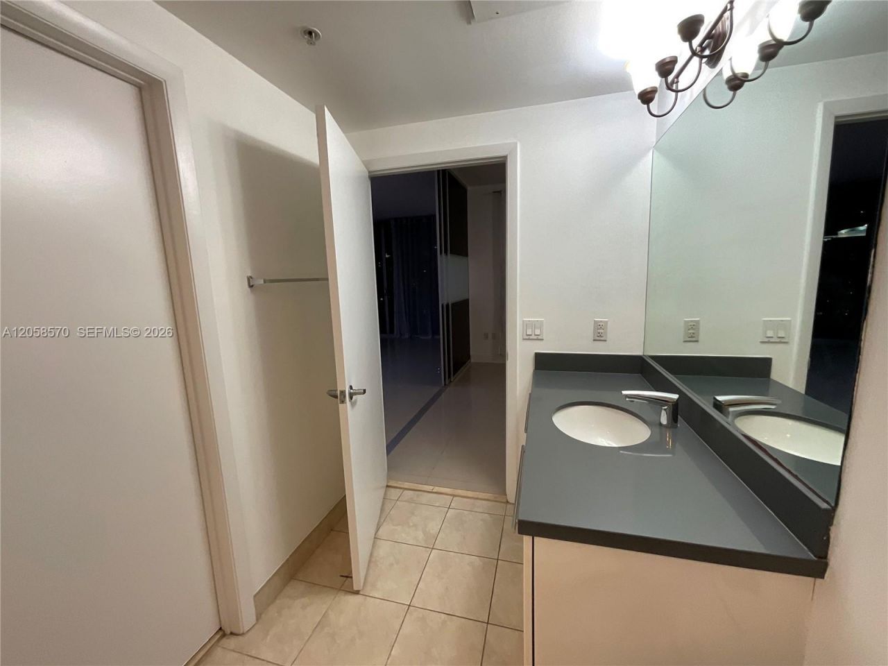90 SW 3rd St, Unit 3910, Miami, FL 33130 Photo