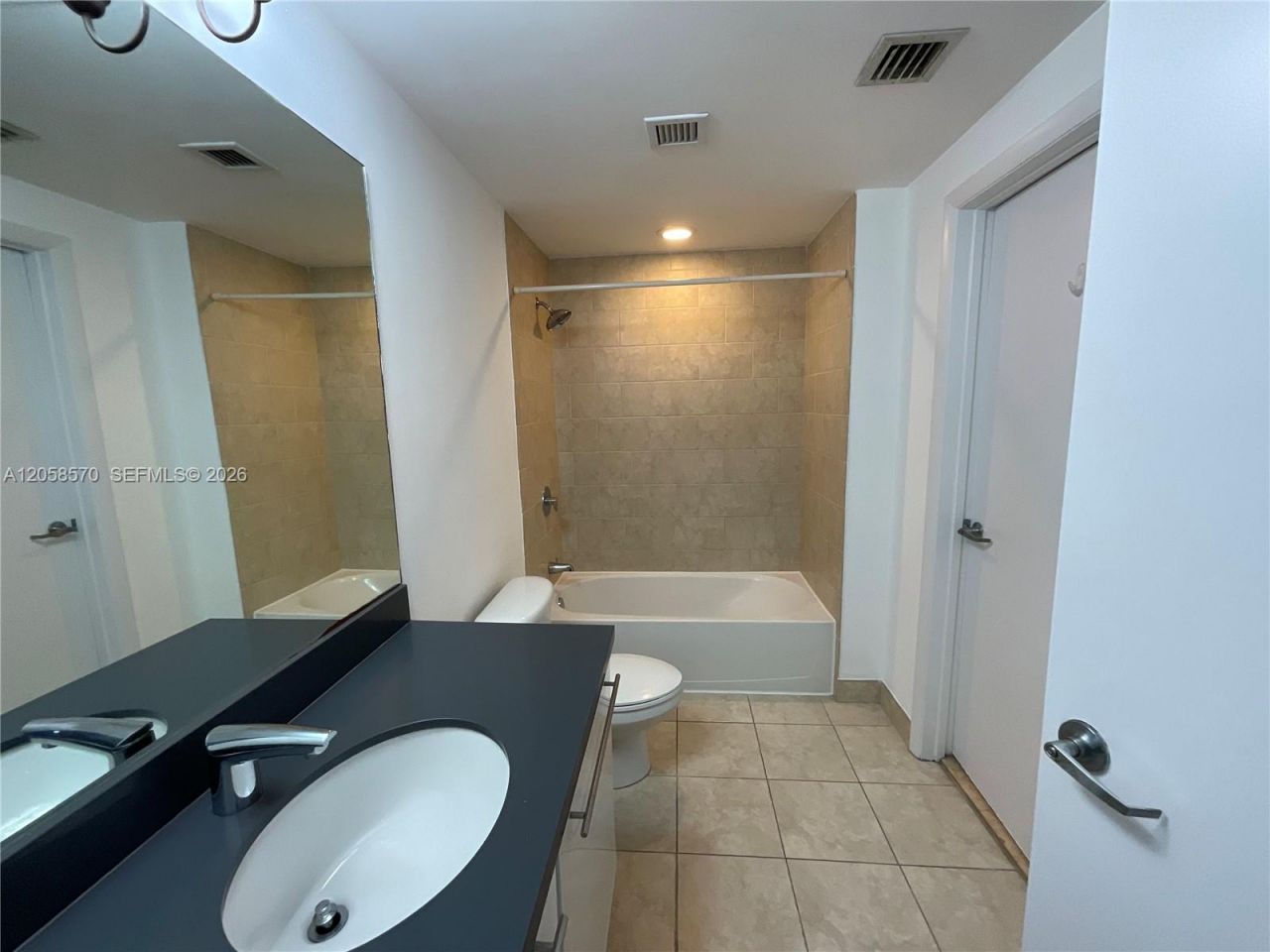 90 SW 3rd St, Unit 3910, Miami, FL 33130 Photo