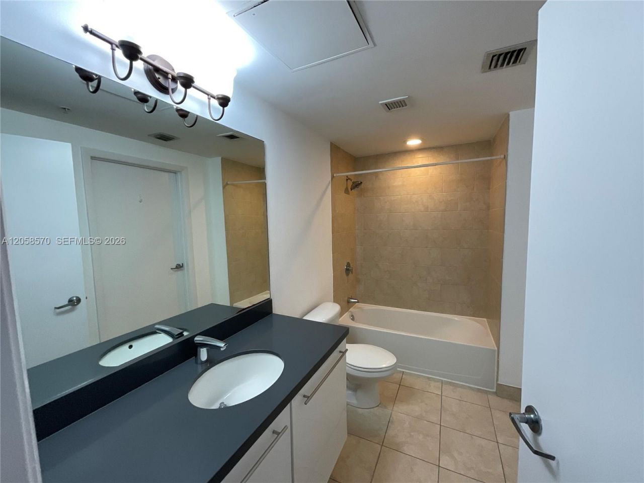 90 SW 3rd St, Unit 3910, Miami, FL 33130 Photo
