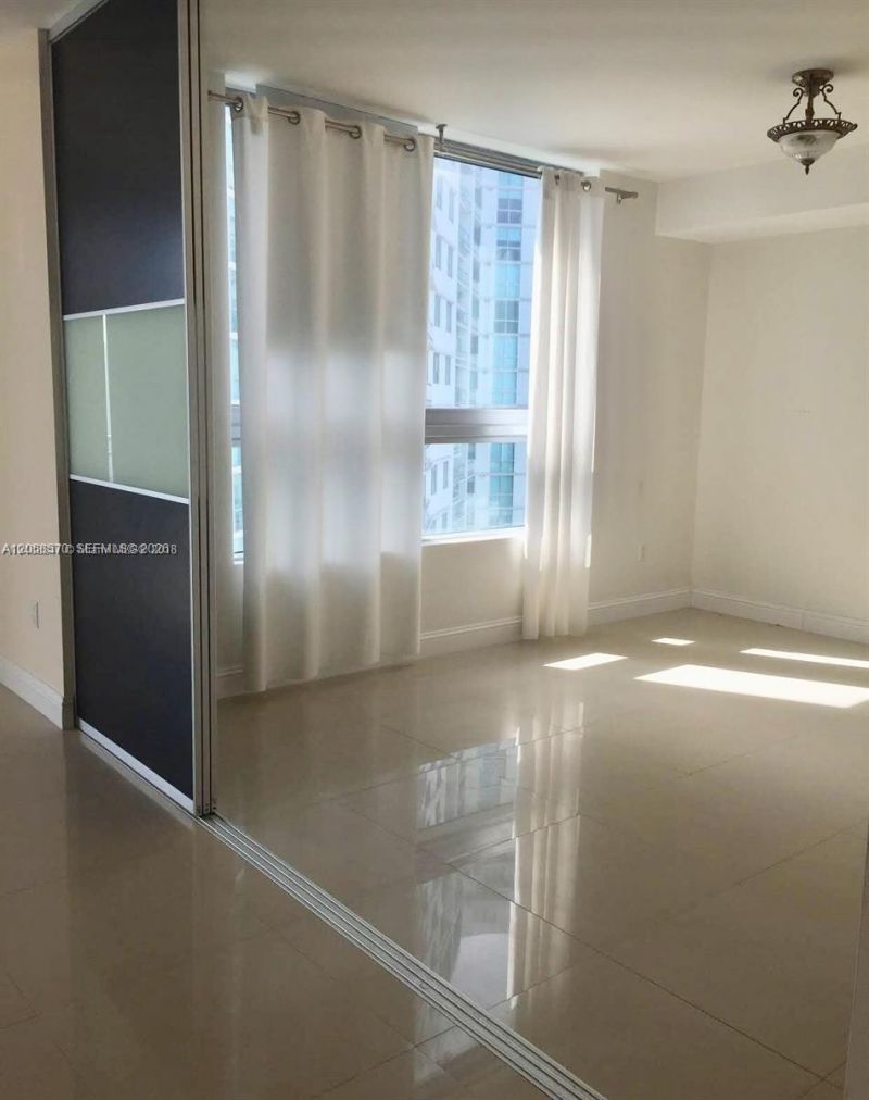 90 SW 3rd St, Unit 3910, Miami, FL 33130 Photo