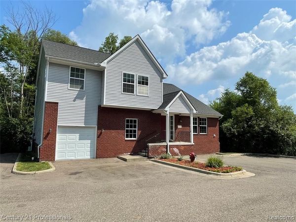 2042 Decker Road , Walled Lake, MI 48390