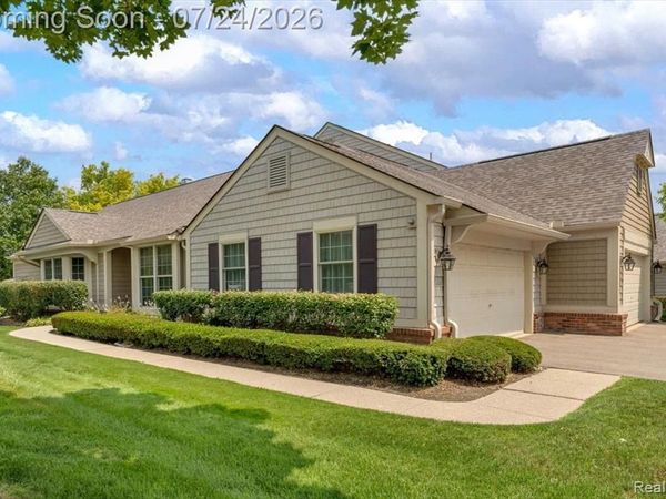 877 Tartan Trail, Bloomfield Hills, MI 48304