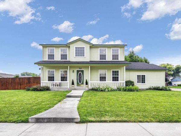 713 S Valley Dr, Nampa, ID 83686