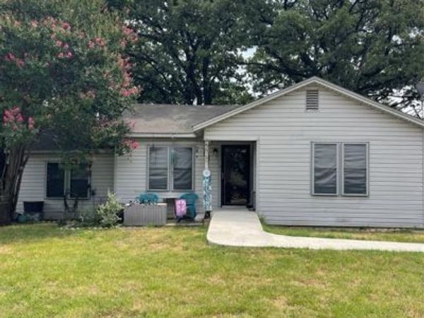 5801 Estes Avenue , Forest Hill, TX 76119