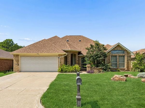 903 Wyndham Place, Arlington, TX 76017