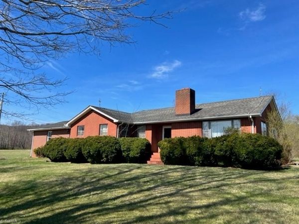 4445 E Pine Street , Mount Airy, NC 27030