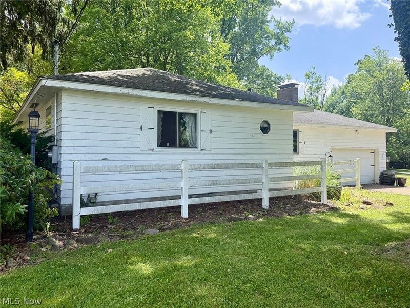 2597 Seifert Lewis Road, Hubbard, OH 44425 Photo 3