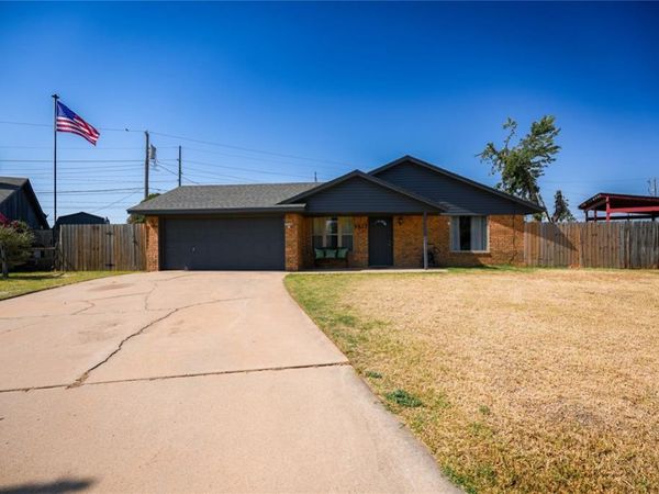 1417 Allyson Circle, Altus, OK 73521