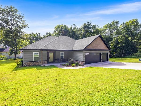 1 Halvergate Lane, Bella Vista, AR 72715