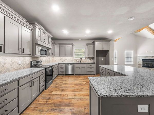1 Halvergate Lane, Bella Vista, AR 72715