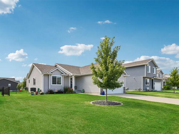 810 NE Meadow Landing Drive, Ankeny, IA 50021