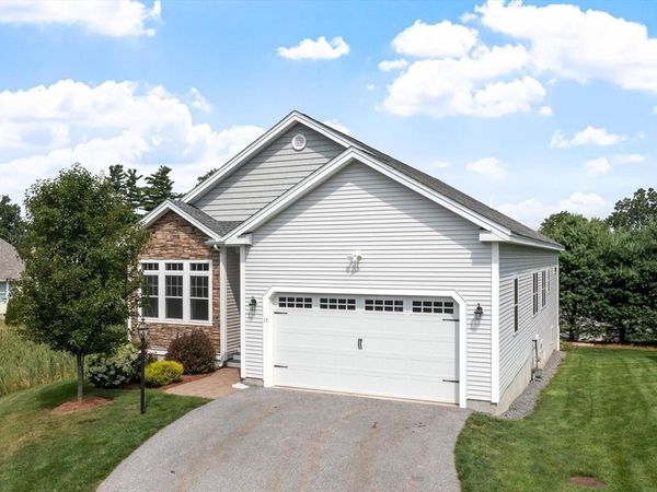 17 Country Club Circle, Unit 17, Methuen, MA 01844