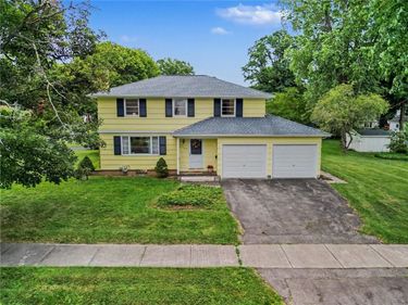 160 Chadwell Rd , Rochester, NY 14609