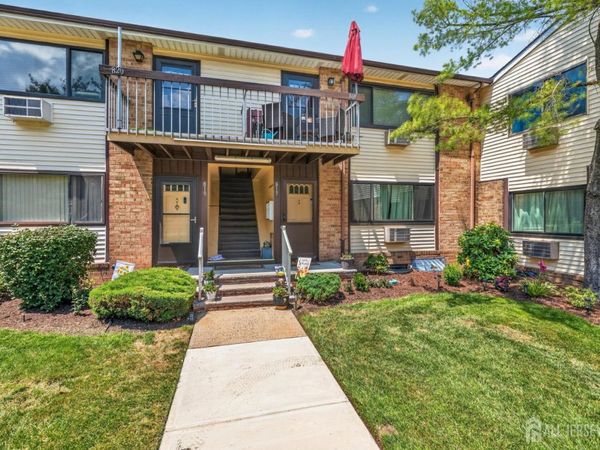 818 Cricket Lane , Woodbridge, NJ 07095