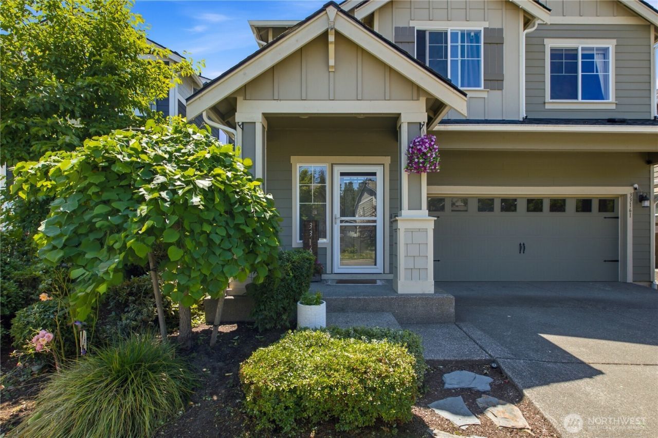 33161 Glacier Avenue Se, Black Diamond, WA 98010