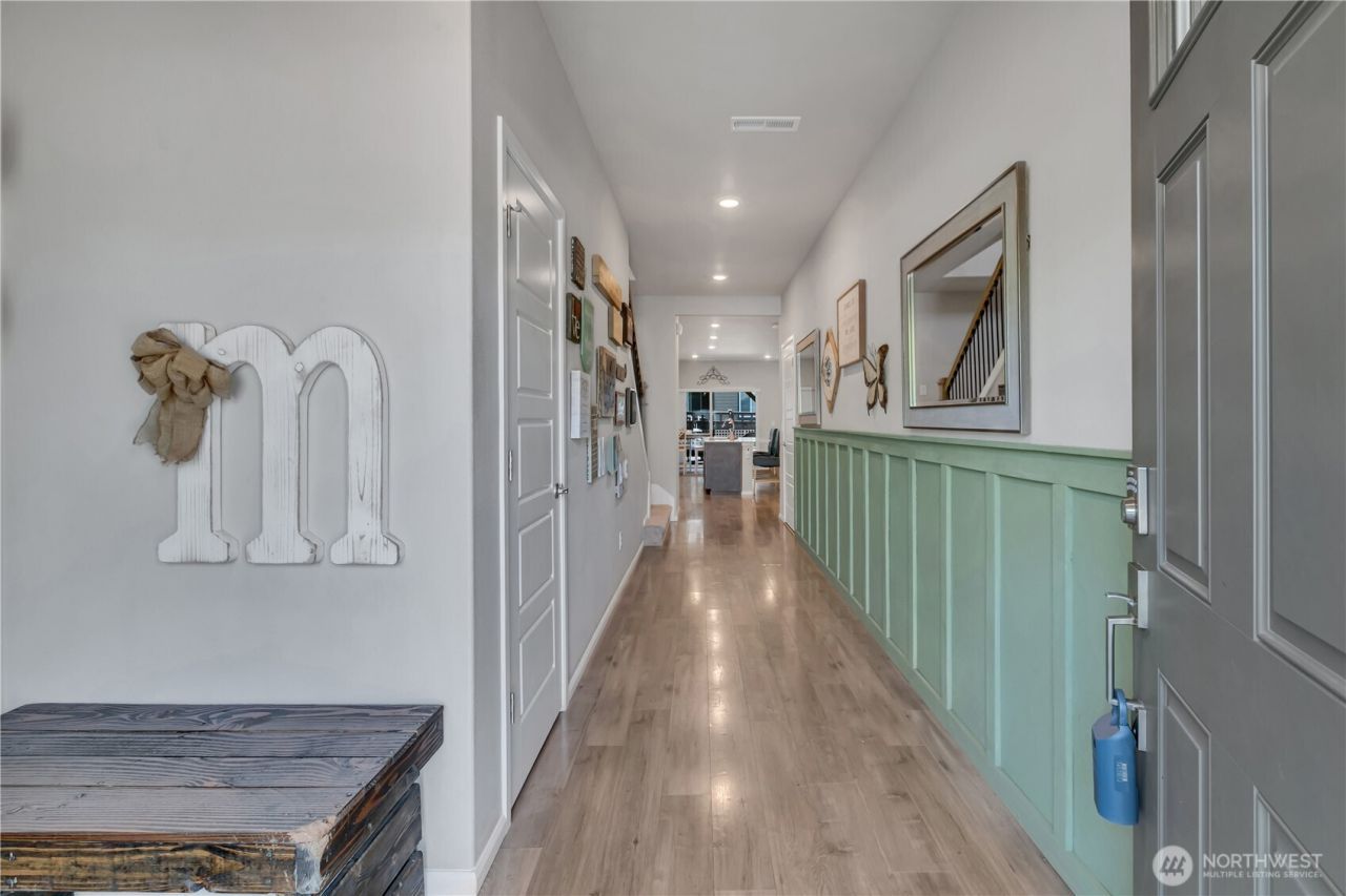 33161 Glacier Avenue Se, Black Diamond, WA 98010