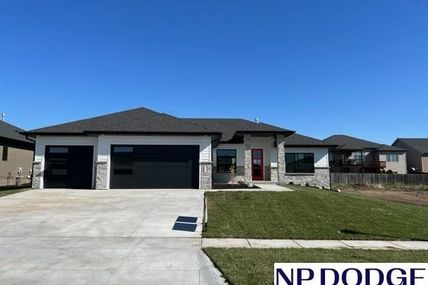 2748 South Creek Road, Lincoln, NE 68516