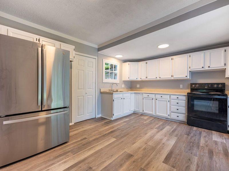 620 E Cecil Street , Springfield, OH 45503 Photo 8