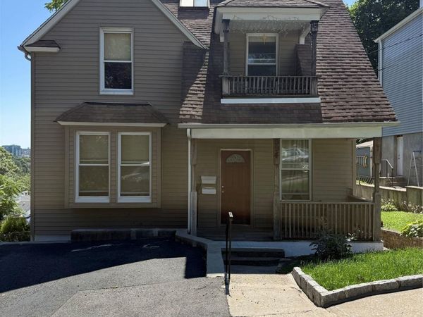 394 Upland Avenue , Yonkers, NY 10703