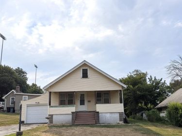 5020 Binney Street, Omaha, NE 68104