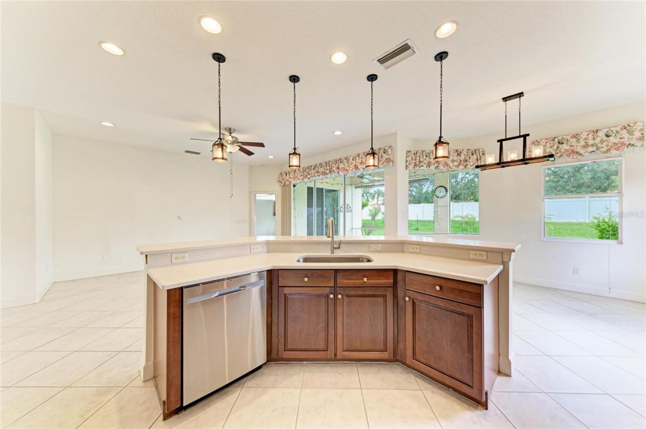 6841 74th Street Circle E, Bradenton, FL 34203 Photo