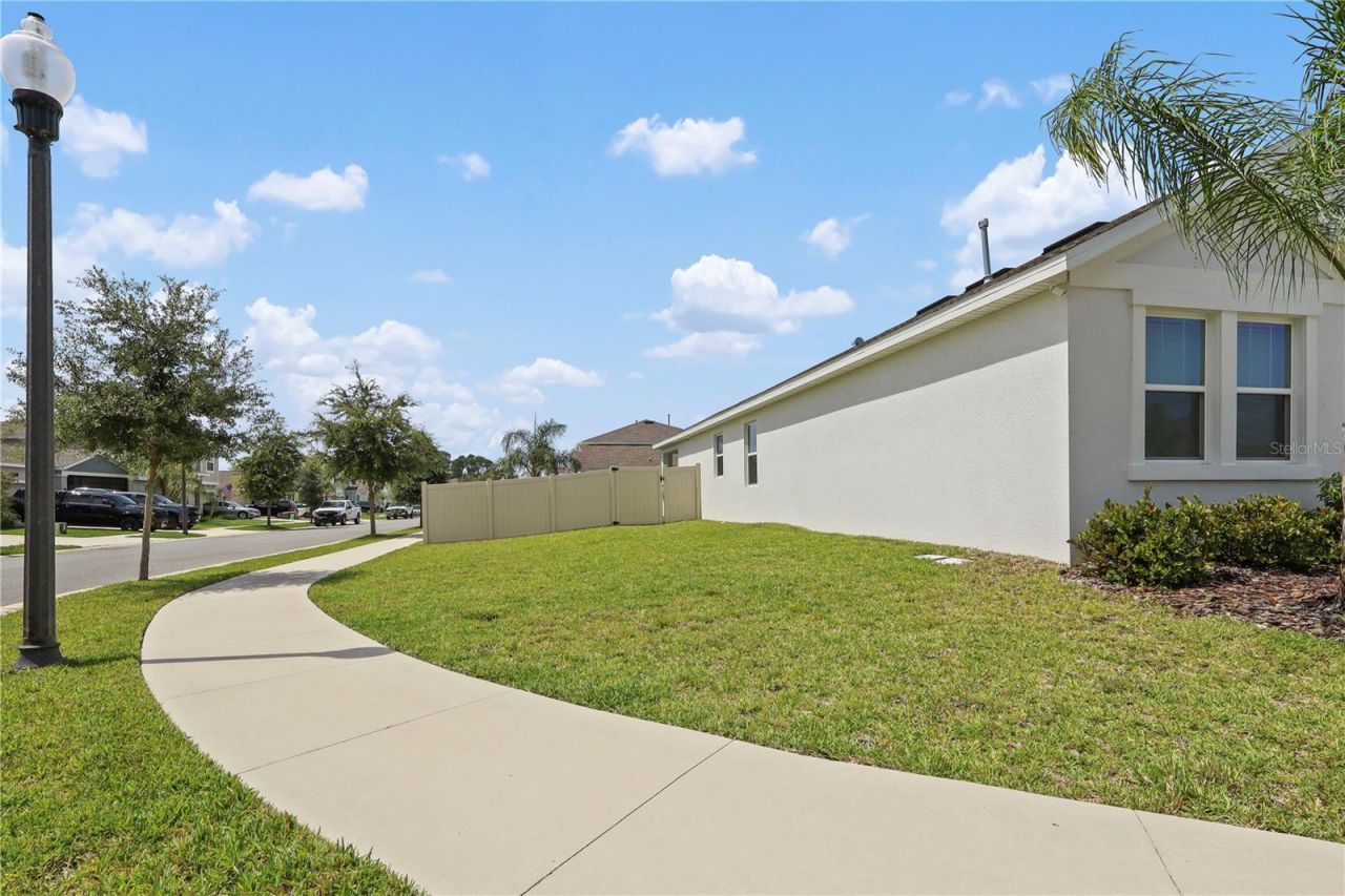 33571 Sky Blossom Circle, Leesburg, FL 34788 Photo