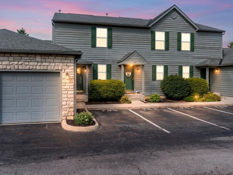 702 Parkgrove Way , Lewis Center, OH 43035 Photo 2