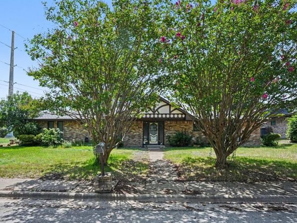 1215 Thunderbrook Drive , DeSoto, TX 75115