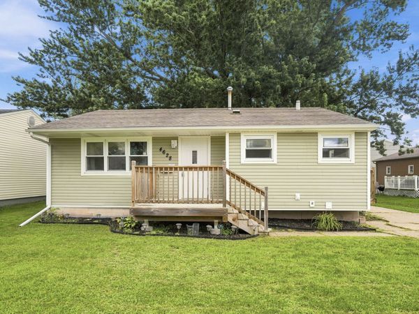 4628 50th Street , Moline, IL 61265