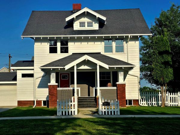 1003 2nd Avenue, Vinton, IA 52349