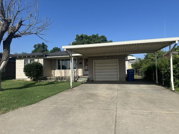 537 A St NW , Miami, OK 74354