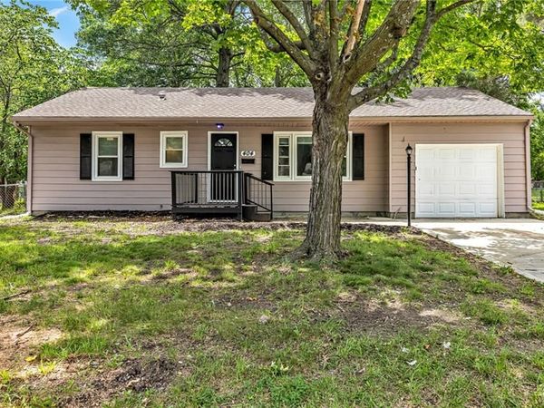 404 NE Grand Avenue, Lee's Summit, MO 64063