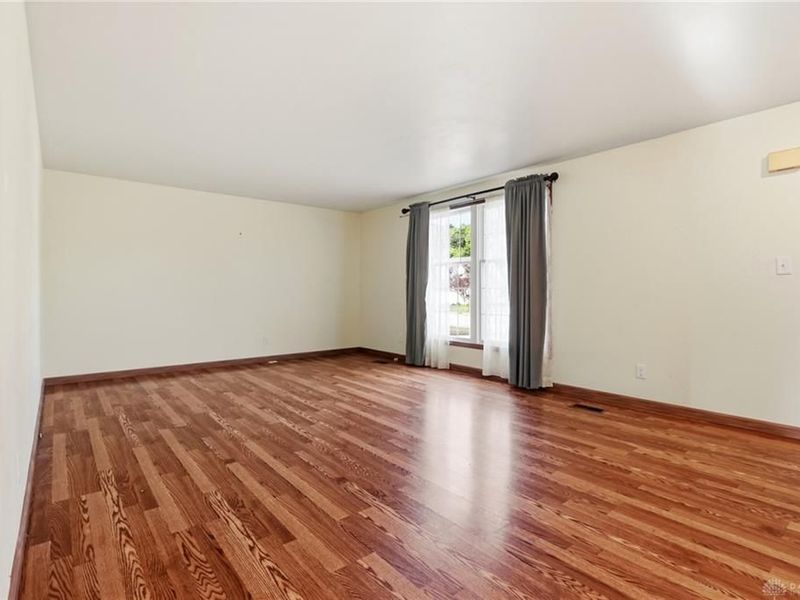 373 New Haven Drive, Urbana, OH 43078 Photo 8