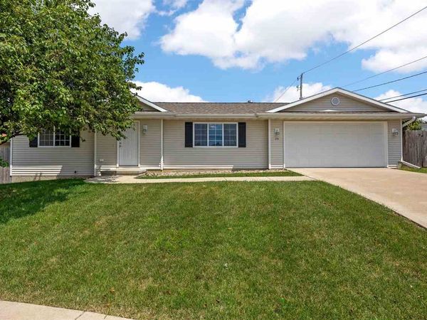 275 S 21st Street Ct., Marion, IA 52302