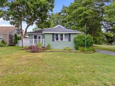 1016 Cold Springs Road , Liverpool, NY 13088