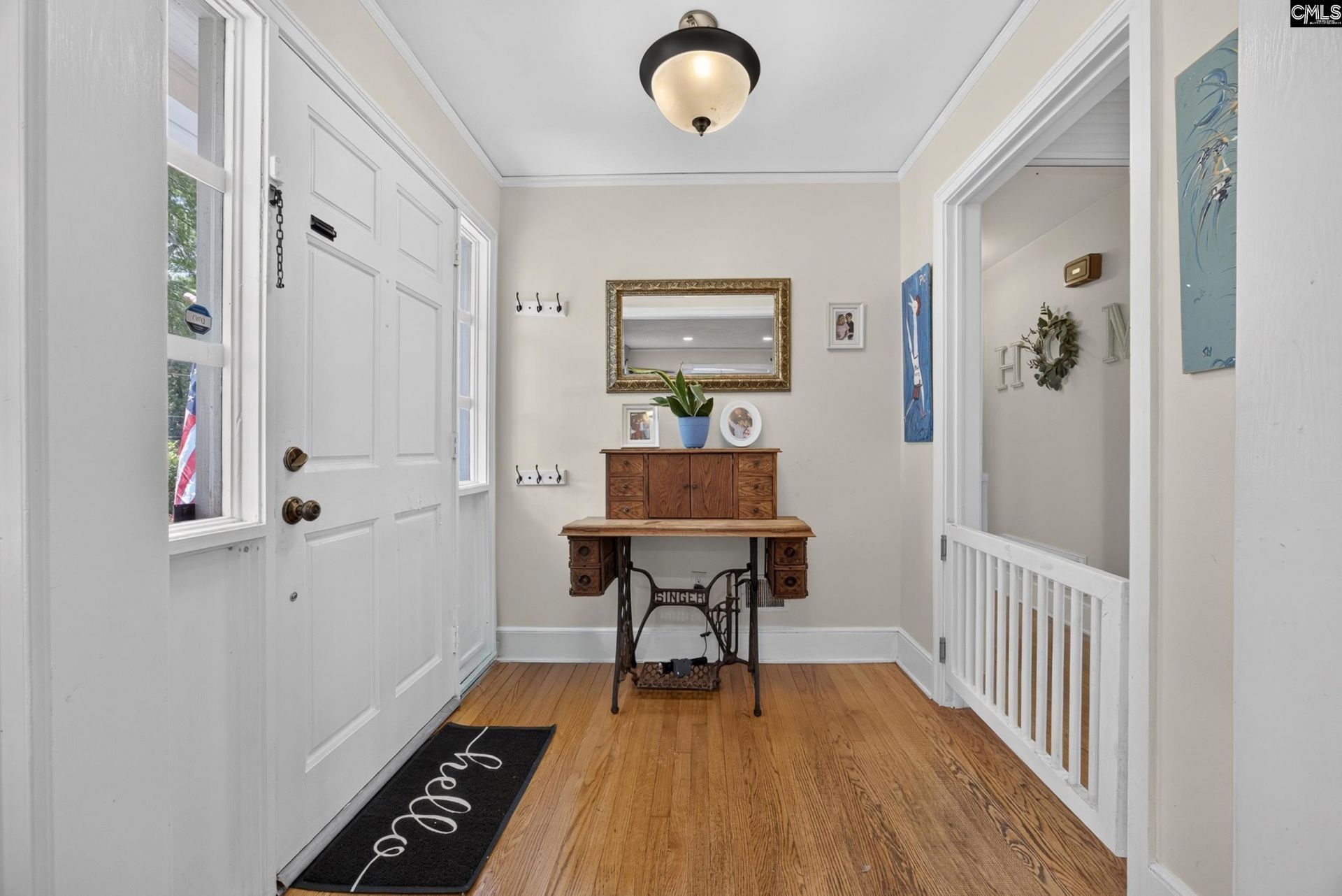 3119 Travis Court  Photo 4