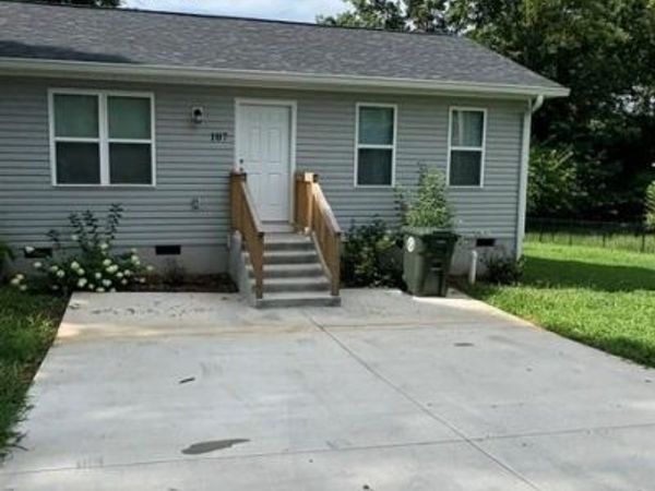 107 W F Street , Newton, NC 28658