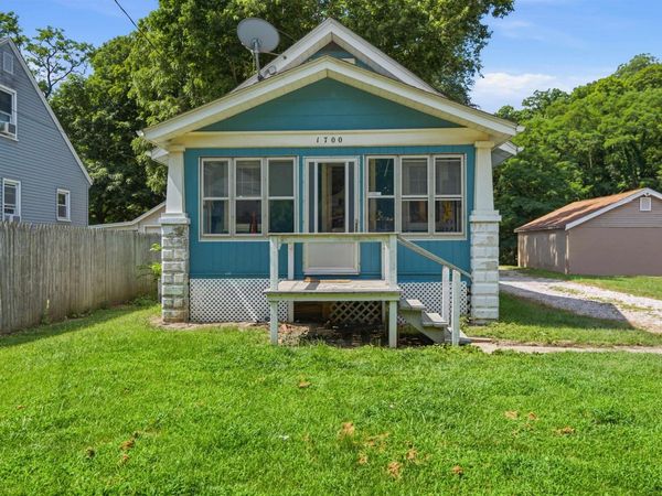 1700 MEADOW Avenue, East Peoria, IL 61611
