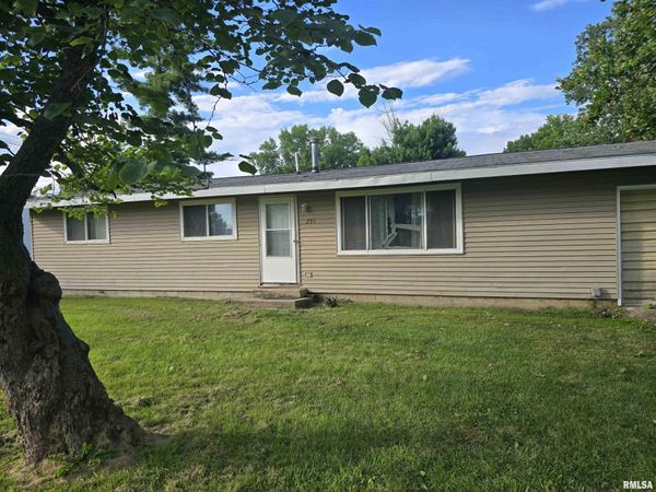 201 E SANGAMON Street, Chandlerville, IL 62627