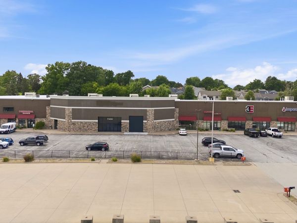 1320 W Kimberly Road , Davenport, IA 52806