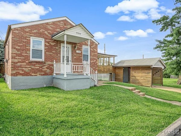 3700 Paule Avenue , St Louis, MO 63125