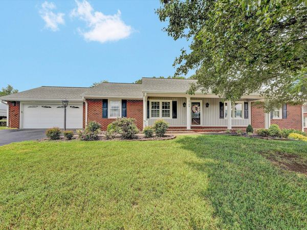5109 Labradore DR, Roanoke, VA 24012