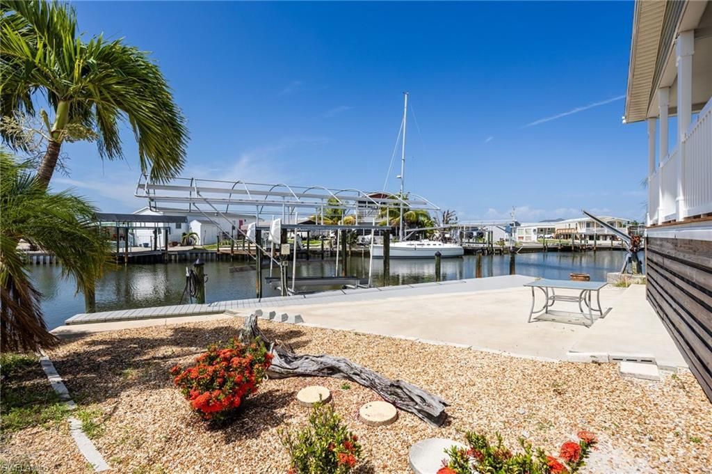 3822 Blueberry Ln, Saint James City, FL 33956 Photo