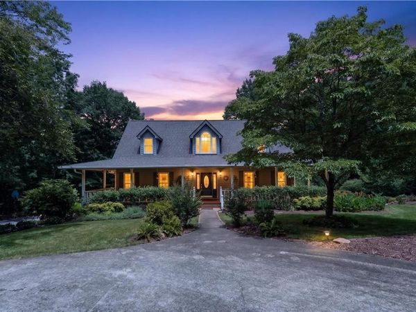 330 Scarlet Lane , Lakemont, GA 30552