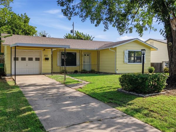 221 W Monterey Avenue , Sapulpa, OK 74066
