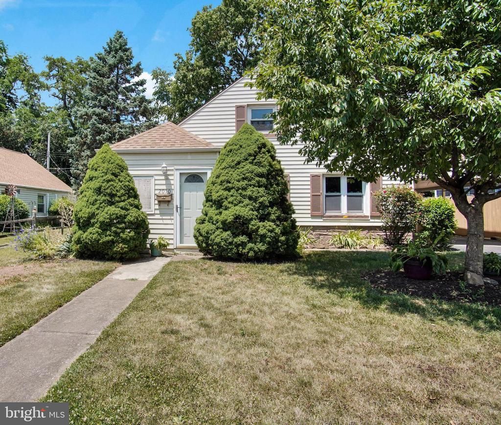 2010 HIGHLAND CIRCLE , CAMP HILL, PA 17011