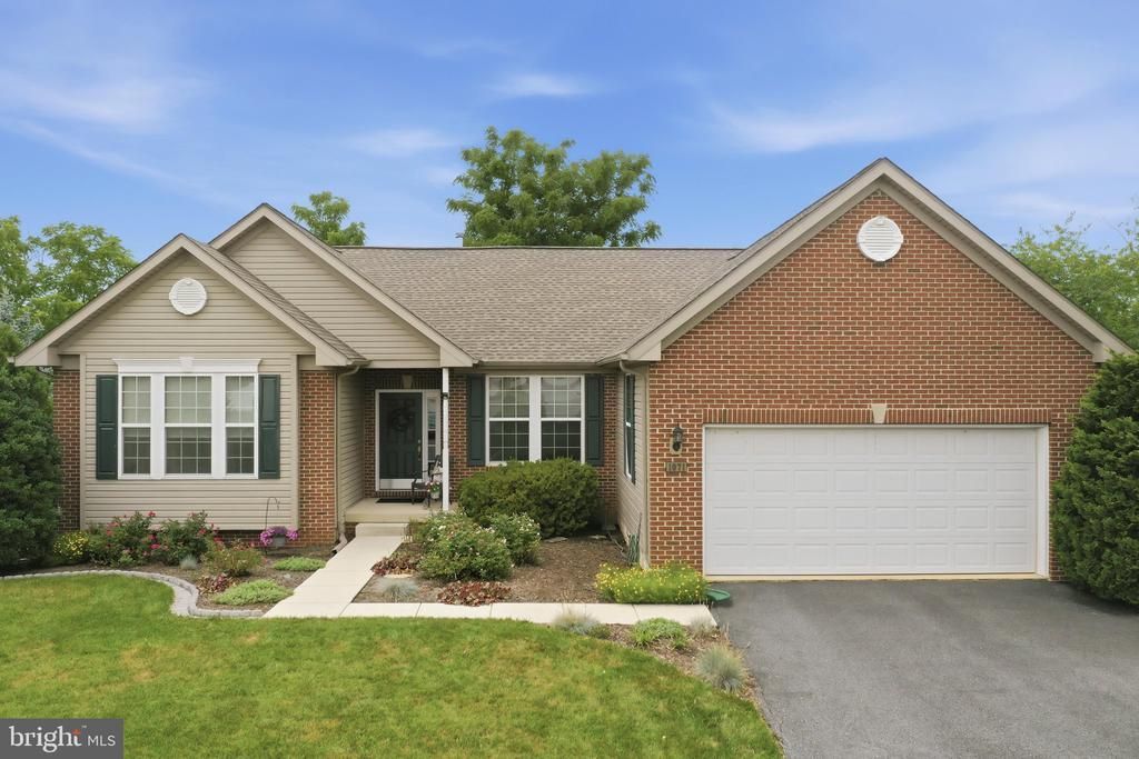 1071 CRESTWOOD DRIVE , CHAMBERSBURG, PA 17202
